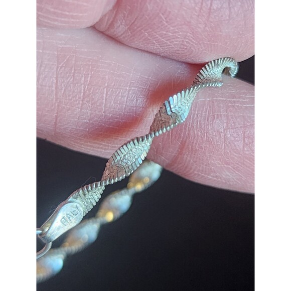 Sterling Silver 925 Italy 7” Twisted Herringbone Bracelet Signed SU 3gm - Picture 7 of 13